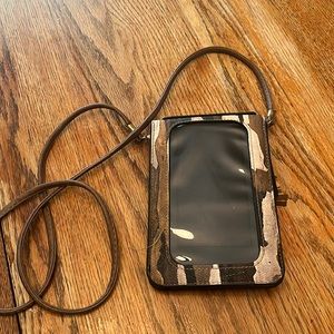 Women’s crossbody phone case